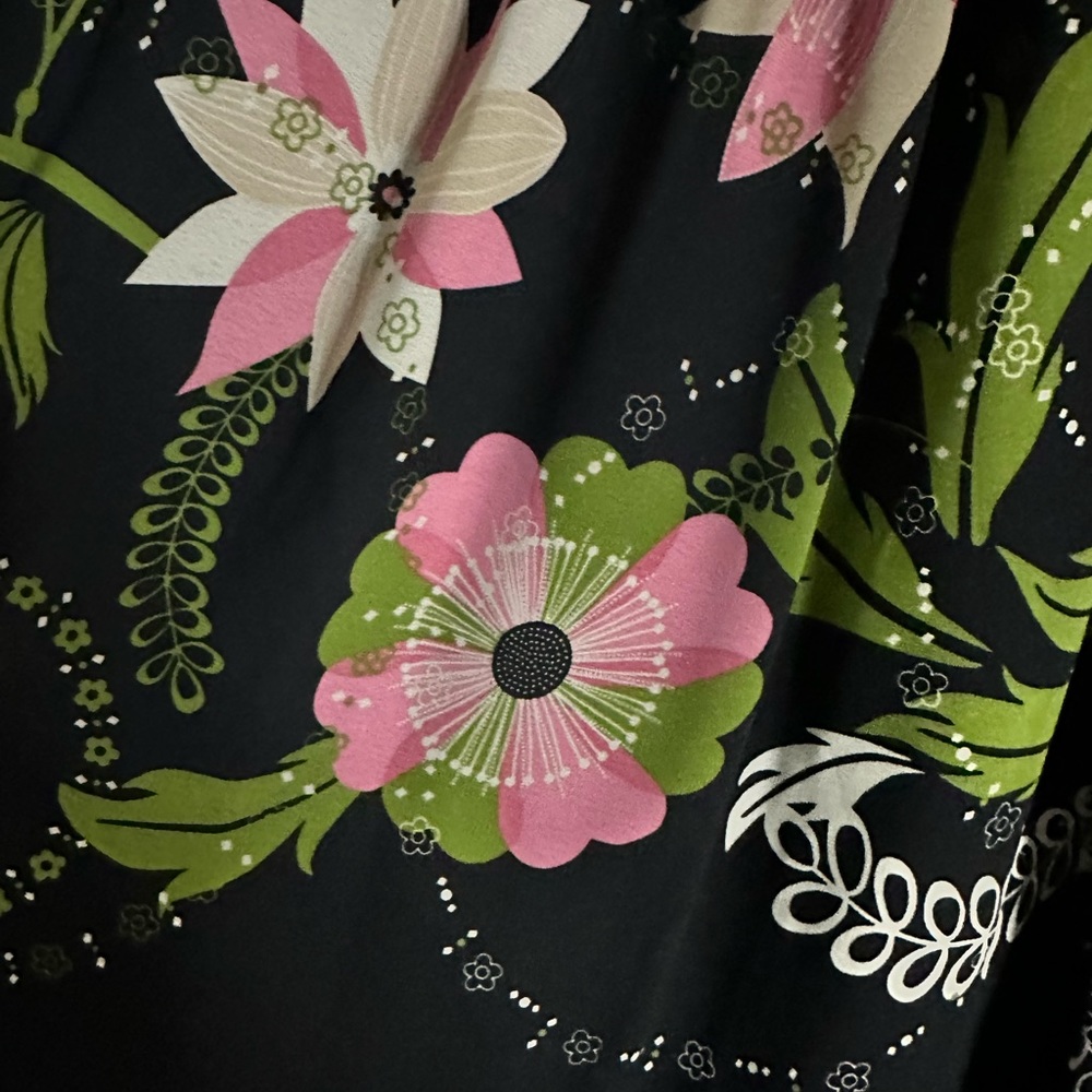 Size 8 pink, green and black garden party floral print skirt.🩷